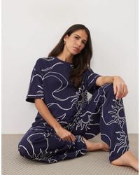 ASOS - Ensemble pyjama oversize avec t-shirt et pantalon large imprimé pochoir lune et étoiles - Lyst