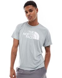 The North Face - Training reaxion - t-shirt grigia tecnica con logo sul petto - Lyst
