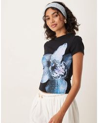ASOS - T-shirt effet rétréci à imprimé fleurs bleues - Lyst