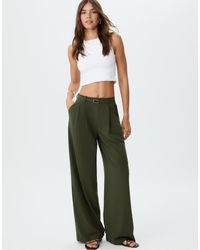 Stradivarius - Nette Broek Met Wijde Pijpen En Gespdetail - Lyst
