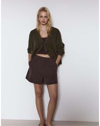 Stradivarius - Short rayé élégant à pinces - marron - Lyst