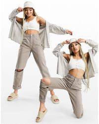 ASOS Vaqueros mom en color champiñón holgados - Gris