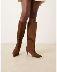 ASOS - Pointure large - carmel - bottes montantes en suédine à enfiler avec petit talon - chocolat - Lyst