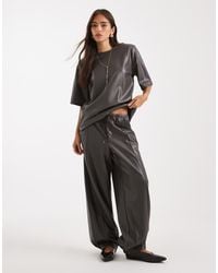ASOS - Pantalones Grises Sin Cierres De Pernera Barrel De Cuero Sintético De (Parte De Un Conjunto) - Lyst