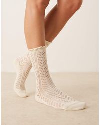 ASOS - Calcetines Tobilleros Con Volante En El Borde De Punto Pointelle De -Blanco - Lyst