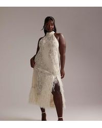 ASOS - Vestido De Novia Largo Con Cuello Halter, Diseño Floral Con Abalorios Y Bajo De Flecos De Asos Design Curve-Blanco - Lyst