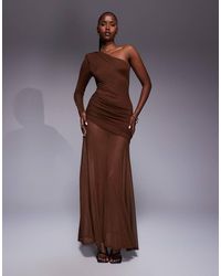 ASOS - Vestido Largo Marrón De Manga Larga Asimétrica Con Falda De Corte Amplio Y Detalle Calado De Malla De -Rojo - Lyst