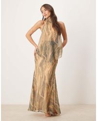 ASOS - Maxi Jurk Van Dubbellaagse Chiffon Met Hoge, Gedrapeerde Halslijn En Marmerprint - Lyst