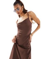 ASOS - Vestido lencero veraniego largo marrón con detalle desbocado y espalda drapeada - Lyst