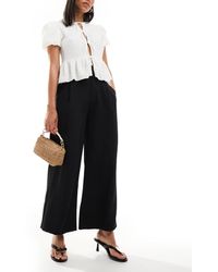 Stradivarius - Pantaloni Taglio Corto Sartoriali Neri - Lyst