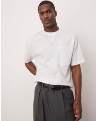 ASOS - Ruimvallend Recht T-Shirt Met Borstzak En Getextureerde Streep - Lyst
