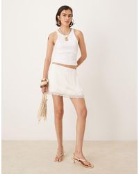 Abercrombie & Fitch - Mini-Skort Van Satijn Met Hoge Taille En Kanten Rand - Lyst