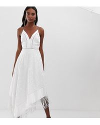 ASOS Vestito midi con spalline sottili, fiori ricamati e frange sul fondo - Bianco