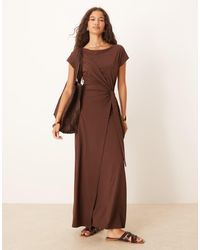 ASOS - Vestito Lungo A Portafoglio Color Cioccolato Con Maniche Ad Aletta Allacciato Sul Davanti - Lyst
