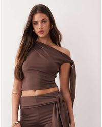 The Frolic - Exclusive Slinky Asymmetric Shoulder Drape Side Top Co-ord - Lyst