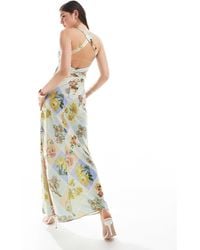ASOS - – satin-maxikleid mit postkartenprint, weitem ausschnitt und überkreuzten trägern hinten - Lyst