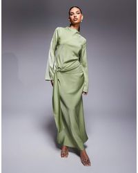 ASOS - Vestido Largo De Manga Larga Y Corte Al Bies Con Hebilla En Forma De D De Satén De - Lyst