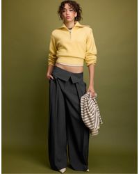 Stradivarius - Strickpullover mit gepolsterten schultern und kurzem reißverschluss - Lyst