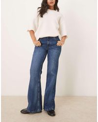 ASOS - Vaqueros De Corte Holgado Acampanado Con Lavado Oscuro Medio De -Azul - Lyst