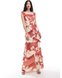Pretty Lavish - Vestido largo color terracota con estampado floral y volantes cecile exclusivo en asos - Lyst