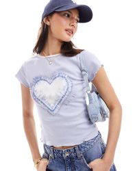 Miss Selfridge - Camiseta azul pálido con diseño encogido y estampado - Lyst