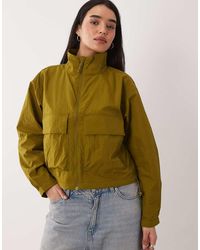 Columbia - Paracutie Cropped Cargo Windbreaker - Lyst