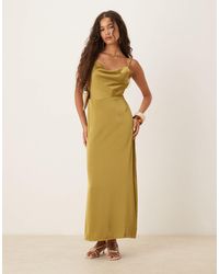 Vila - Robe longue en satin à col bénitier - olive - Lyst