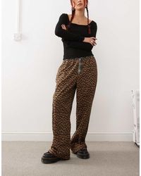 Collusion - Pantalones Multicolores Sin Cierres Con Estampado De Leopardo Y Detalle En Contraste En La Cintura De - Lyst