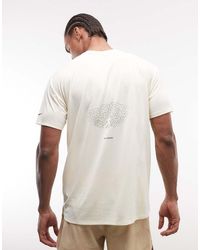 Nike - Camiseta Hueso Con Estampado Stride Dri-Fit Dream De - Lyst