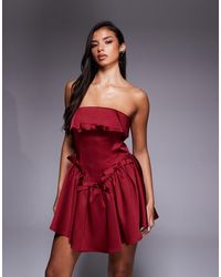 ASOS - Vestido Corto Rojo Oscuro Estructurado Con Escote Palabra De Honor Y Detalle De Lazo De Satén De - Lyst