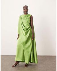 ARRANGE - Ultimate - robe longue en satin avec épaules drapées et détail au dos - vif - Lyst