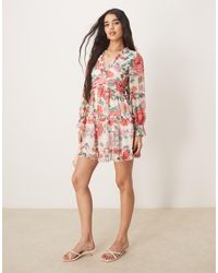 Vila - – minikleid aus chiffon mit rüschendetail und rosenmuster - Lyst