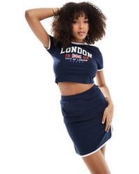 Pieces - Camiseta corta azul marino con ribetes blancos en contraste y texto "london" sport core - Lyst