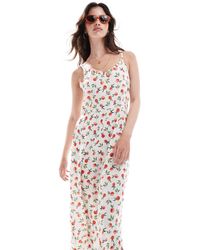 Pieces - Robe longue à imprimé s avec bretelles fines et volants - crème - Lyst