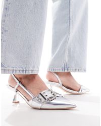 SIMMI - Simmi london - dala - chaussures pointues à petit talon et bride arrière avec boucle à œillets - argent métallisé - Lyst