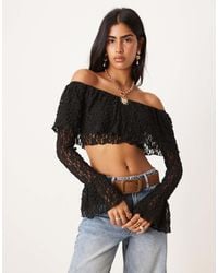 ASOS - Crop top en dentelle à volants avec encolure bardot et manches longues - Lyst