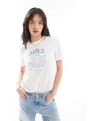 Pieces - T-shirt bianca con segno zodiacale "aries" - Lyst