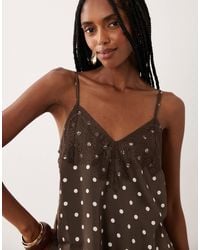 Vila - Satin-cami-top mit spitzensaum und seitlichem schlitz als kombiteil - Lyst