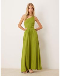 ASOS - Robe longue asymétrique en tissu texturé avec découpe à la taille et détail métallique - olive - Lyst