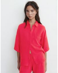 Pull&Bear - – kurzärmlige hemdbluse aus kreppstoff - Lyst