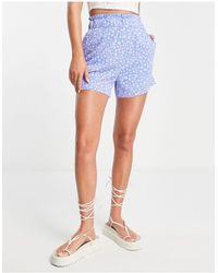 Monki - – locker geschnittene shorts mit elastischem bund und leuchtendem hibiskus-blumenmuster - Lyst