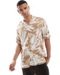 Jack & Jones - Chemise à imprimé tropical avec manches courtes et col à revers - beige - Lyst