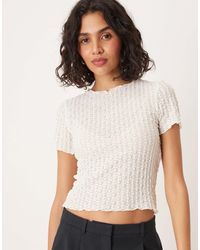 Aware - – knapp geschnittenes, strukturiertes t-shirt - Lyst