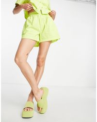 Collusion - Pantalones cortos verdes con diseño bordado - Lyst
