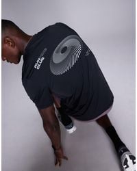 4505 - Camiseta Negra Para Correr Con Estampado En La Espalda De Malla Deportiva De Secado Rápido De - Lyst