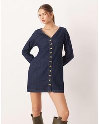 ASOS - Robe courte en jean à col v et poche - brut - Lyst