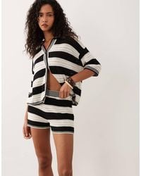 ASOS - Pantalones Cortos Playeros A Rayas Monocromáticas De Punto Sally De (Parte De Un Conjunto) - Lyst