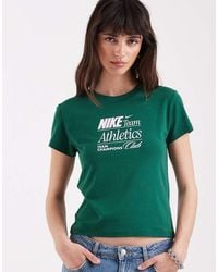 Nike - Chill Cropped Graphic T-shirt - Lyst