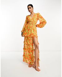 Pretty Lavish - Robe longue à taille froncée et imprimé fleuri - et jaune - Lyst