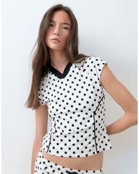 ASOS - Top d'ensemble style sport à pois avec col v - crème - Lyst